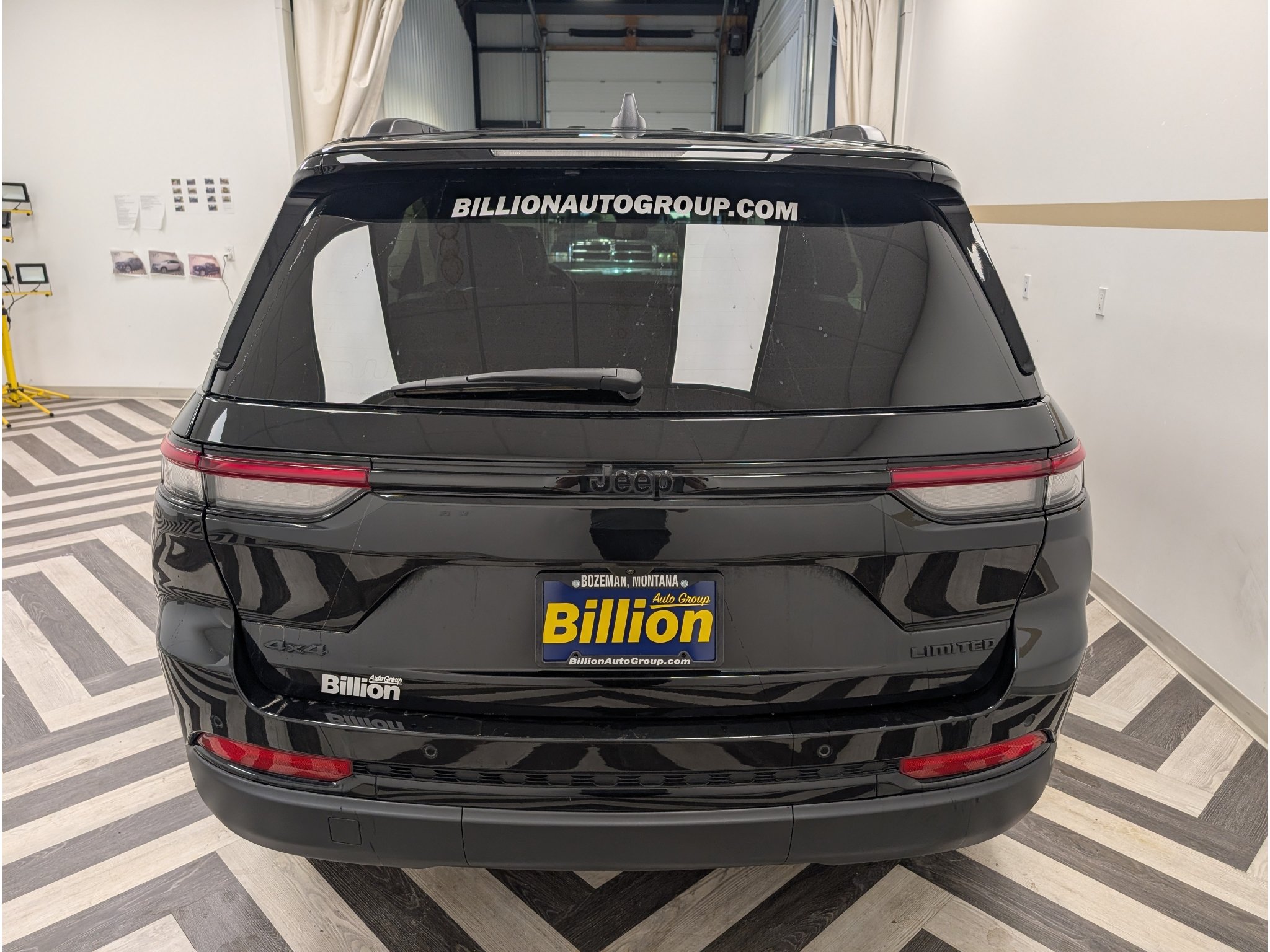 Used 2024 Jeep Grand Cherokee Limited w/ Black Appearance Package AWD/4WD image 26