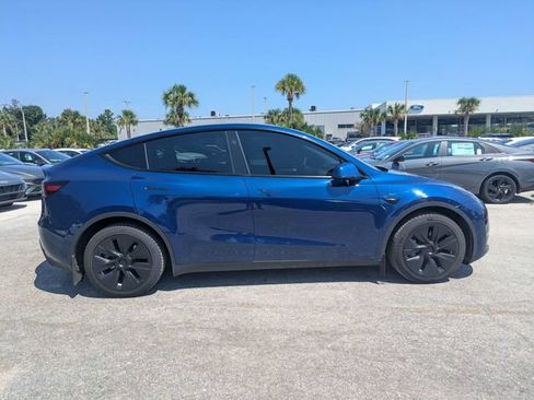 Used 2023 Tesla Model Y Long Range AWD/4WD image 2