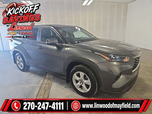 Used 2023 Toyota Highlander LE AWD/4WD image 1