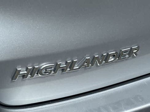 Used 2016 Toyota Highlander Limited AWD/4WD image 29