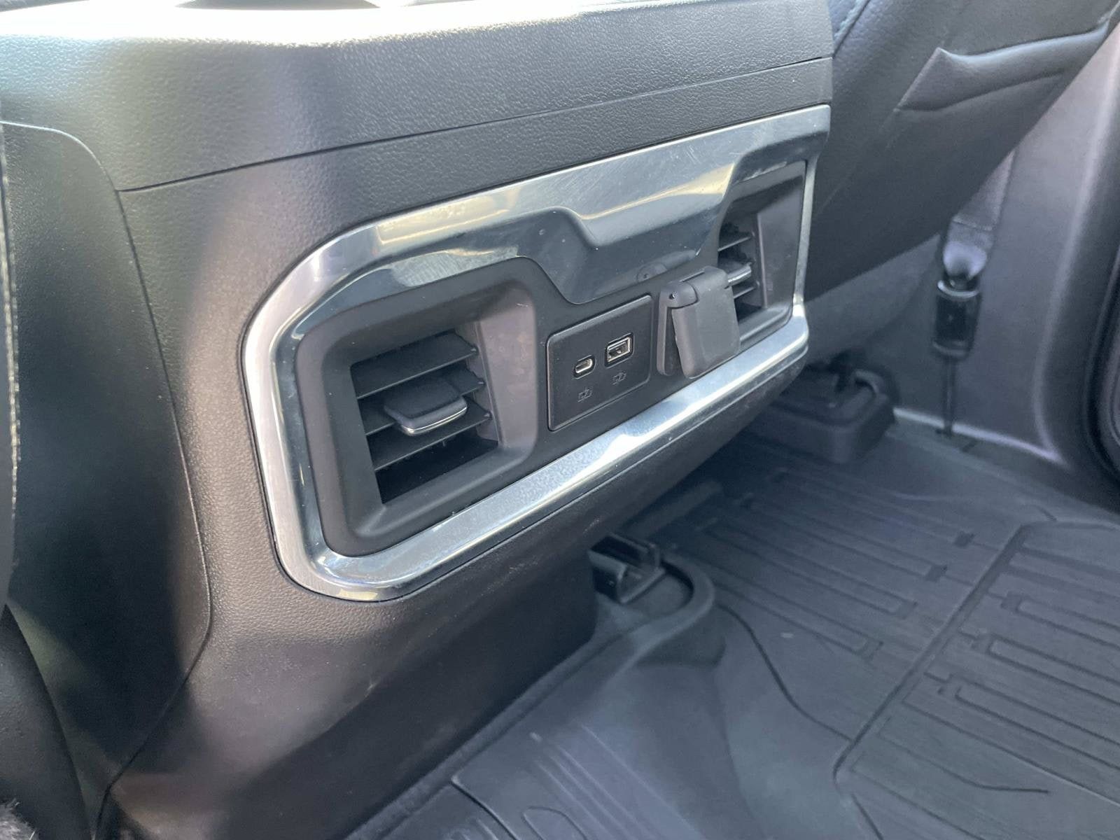 Used 2022 GMC Sierra 3500 Denali w/ Denali Ultimate Package AWD/4WD image 16