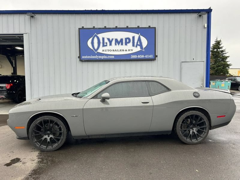 Used 2018 Dodge Challenger R/T RWD image 1