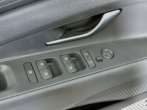 Used 2025 Hyundai Elantra Sport FWD image 15