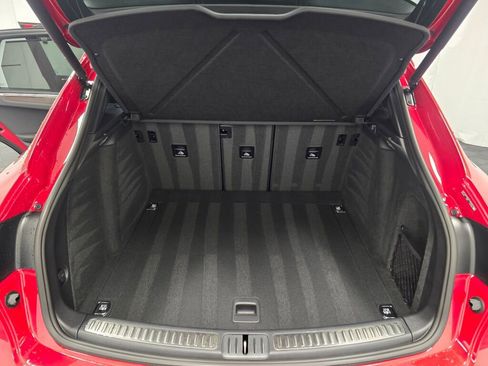 New 2026 Porsche Macan image 12