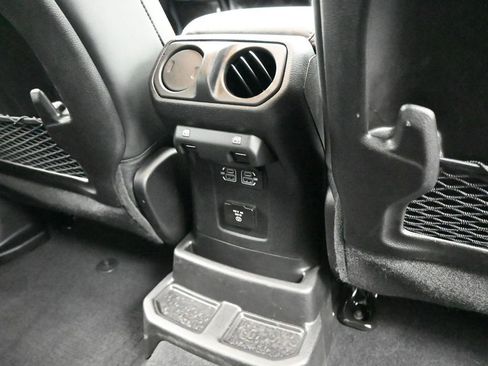 Used 2026 Jeep Wrangler Unlimited Rubicon w/ Xtreme 35 Tire Package image 35