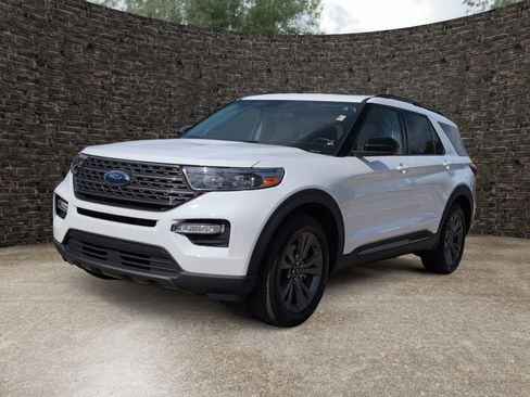 Used 2022 Ford Explorer XLT w/ Equipment Group 202A AWD/4WD image 6