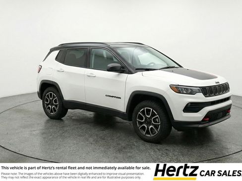 Used 2025 Jeep Compass Trailhawk image 1