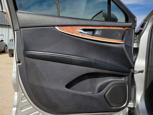 Used 2018 Lincoln MKX Reserve image 18