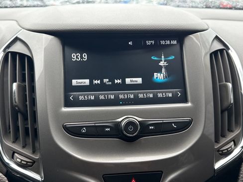 Used 2017 Chevrolet Cruze LT image 23