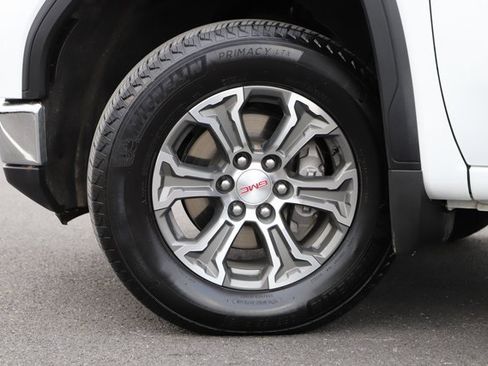 Used 2025 GMC Sierra 1500 SLT image 2