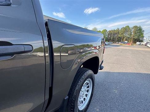 Used 2023 Chevrolet Colorado W/T image 17