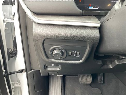 Used 2023 Jeep Grand Cherokee Limited image 31