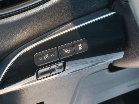 Used 2021 Toyota Prius LE FWD image 18
