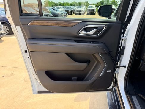 Used 2022 Chevrolet Suburban Premier RWD image 23