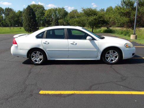 Used 2011 Chevrolet Impala LT w/ Luxury Edition Package FWD image 2