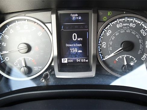 Used 2017 Toyota Tacoma TRD Sport image 17