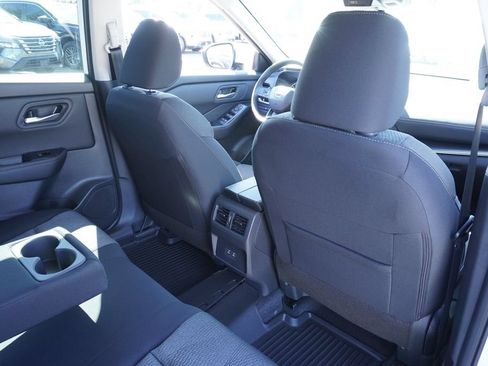 Certified 2026 Nissan Rogue SV FWD image 10