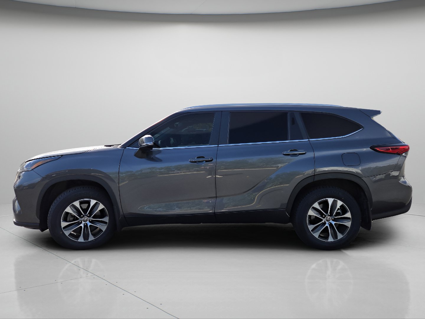 Used 2023 Toyota Highlander XLE AWD/4WD image 24