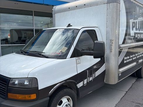 Used 2018 GMC Savana 3500 Extended w/ Driver Convenience Package image 2