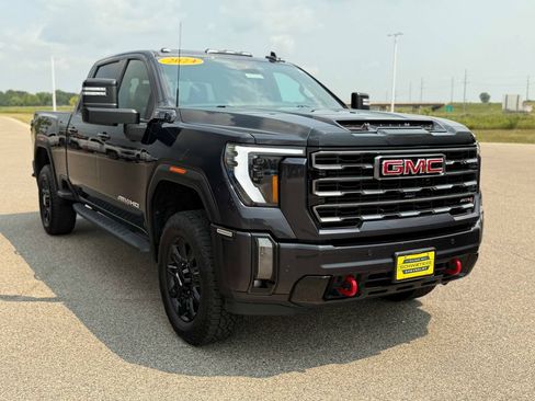 Used 2024 GMC Sierra 2500 AT4 w/ AT4 Premium Plus Package AWD/4WD image 4