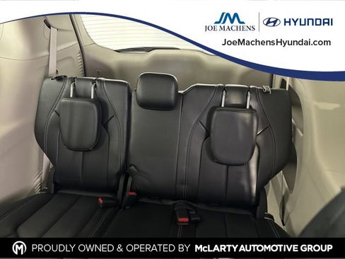 Used 2024 Chrysler Pacifica Touring-L image 28
