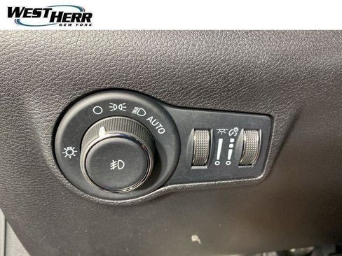 Used 2022 Jeep Compass Latitude w/ Convenience Group AWD/4WD image 39