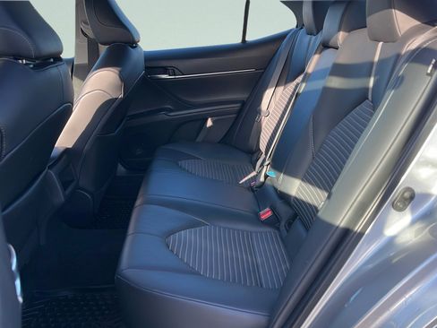 Used 2020 Toyota Camry SE image 21