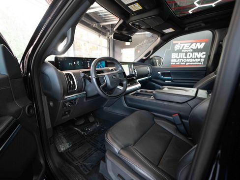 Used 2025 Ford Expedition Platinum w/ Stealth Performance Package AWD/4WD image 8