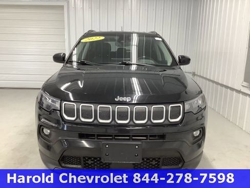 Used 2022 Jeep Compass Latitude image 2