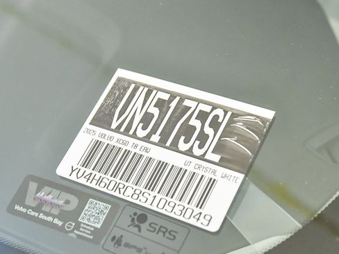 Certified 2025 Volvo XC60 T8 Plus w/ Protection Package Premier image 29