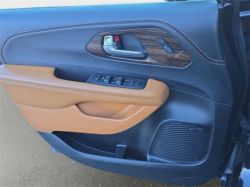 Used 2021 Chrysler Pacifica Pinnacle image 31