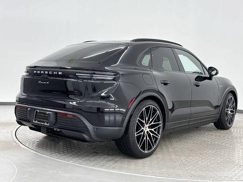 Used 2024 Porsche Macan 4 Electric image 9