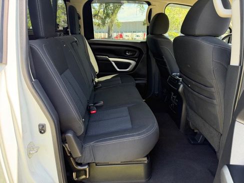 Used 2017 Nissan Titan SV image 16