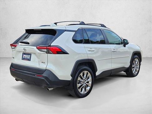 Used 2021 Toyota RAV4 XLE Premium image 5