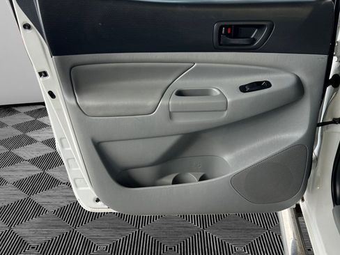 Used 2012 Toyota Tacoma PreRunner w/ TRD Sport Pkg image 19