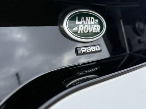 Used 2023 Land Rover Discovery Metropolitan Edition image 6