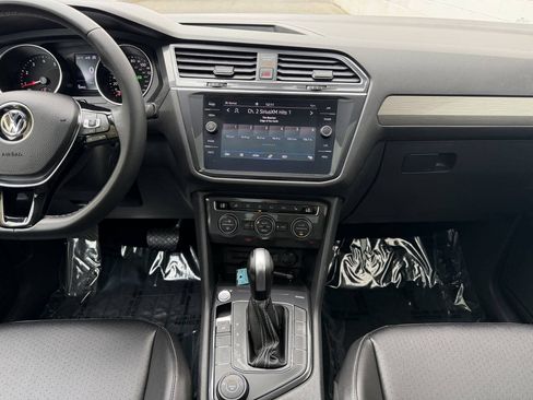 Used 2021 Volkswagen Tiguan SE w/ Panoramic Sunroof Package AWD/4WD image 24