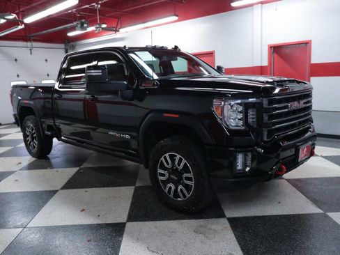 Used 2022 GMC Sierra 2500 AT4 w/ AT4 Preferred Package image 3
