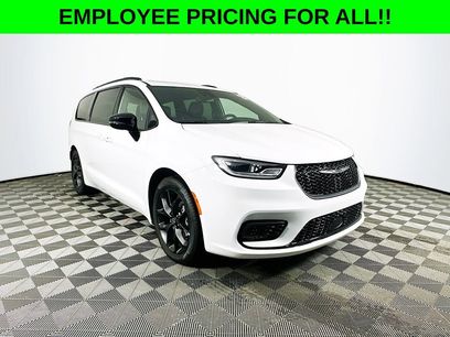 New 2026 Chrysler Pacifica Limited w/ S Appearance Package