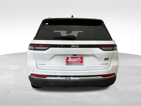 Used 2023 Jeep Grand Cherokee Laredo w/ Trailer Tow Prep Group (B) AWD/4WD image 4