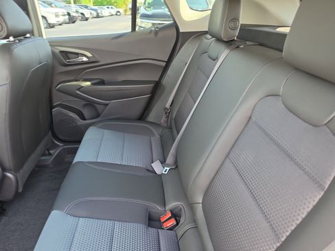 Certified 2025 Chevrolet Trax LT w/ Driver Confidence Package FWD image 11