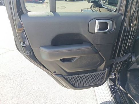 Used 2022 Jeep Gladiator Overland image 20