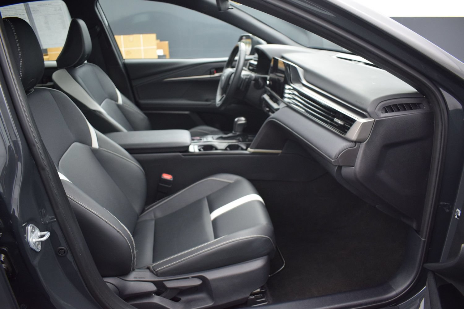 Used 2025 Toyota Camry SE FWD image 10