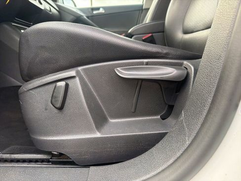 Used 2012 Volkswagen Tiguan SE image 15