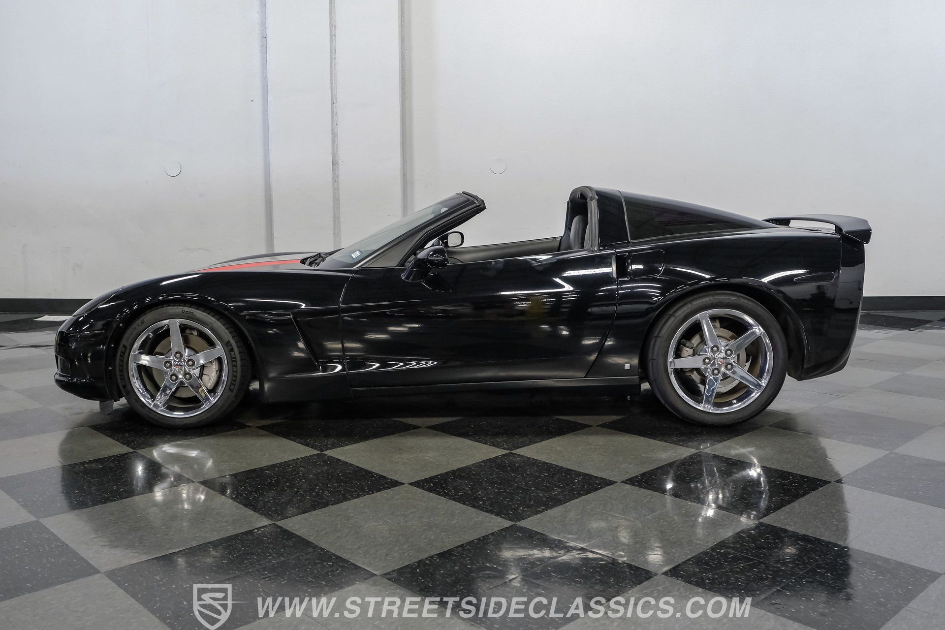 Used 2008 Chevrolet Corvette Coupe w/ Preferred Equipment Group RWD image 2