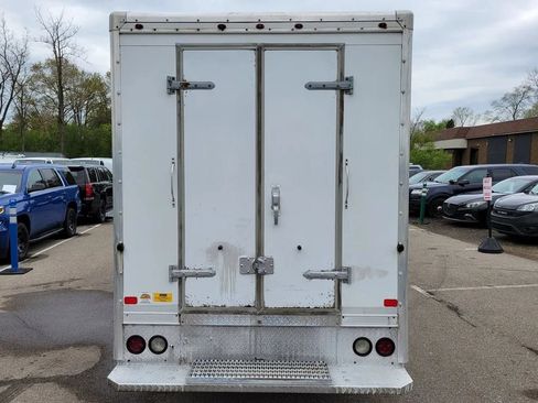 Used 2016 Chevrolet Express 3500 RWD image 11