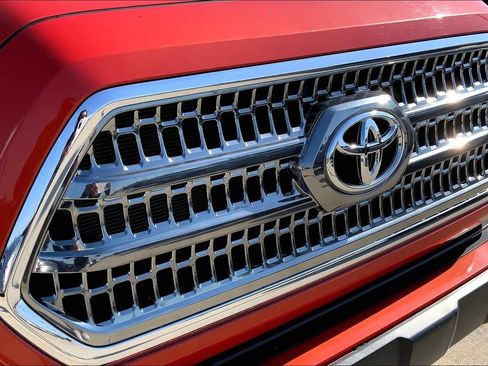 Used 2016 Toyota Tacoma TRD Off-Road w/ Towing Package AWD/4WD image 28