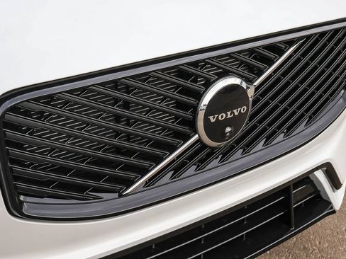 New 2027 Volvo XC60 B5 Plus AWD/4WD image 15
