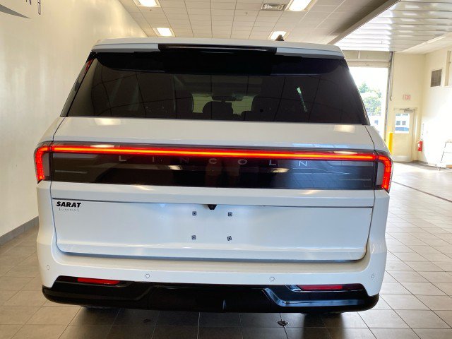 New 2027 Lincoln Navigator Reserve AWD/4WD image 6