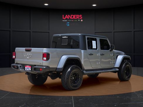 Certified 2020 Jeep Gladiator Overland AWD/4WD image 4